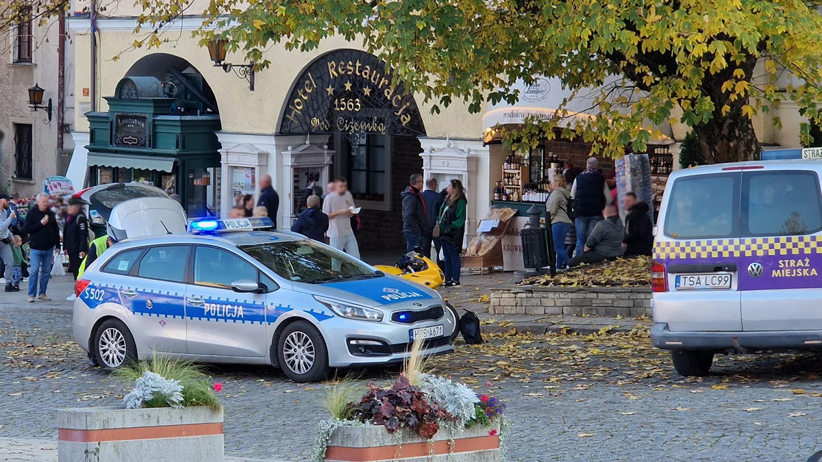 Wjechał na sandomierski rynek. Sprawa skończy się w sądzie - Zdjęcie główne