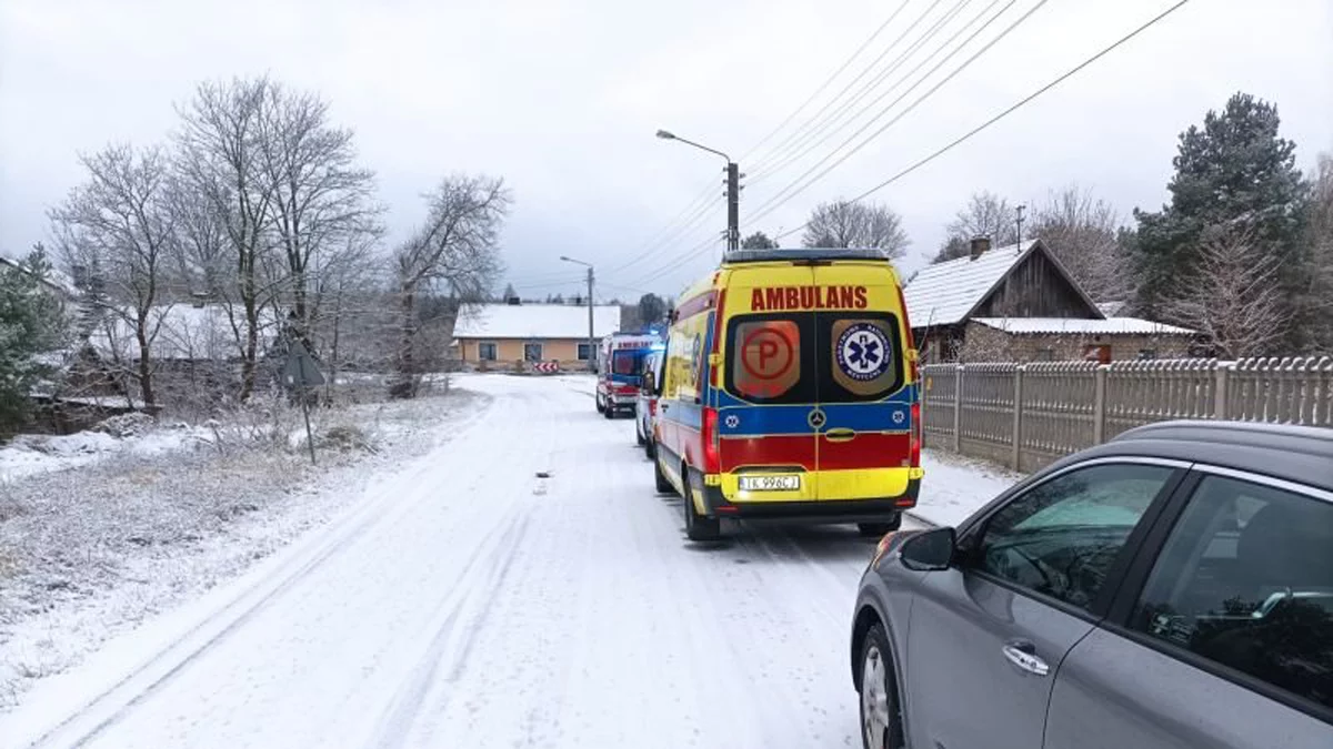 Kierowca osobówki wjechał w kobietę i dwójkę dzieci [ZDJĘCIA] - Zdjęcie główne