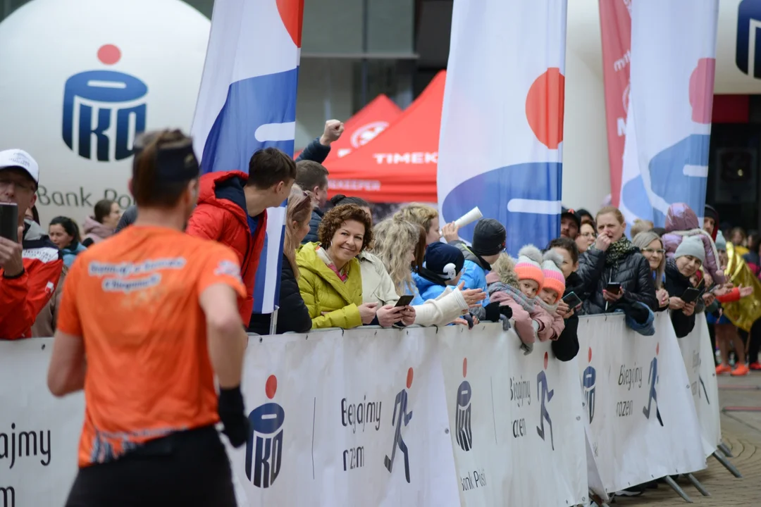 16. PKO Półmaraton Rzeszowski oraz 8. PKO Sztafeta Półmaratońska w Rzeszowie - dużo zdjęć z trasy i mety