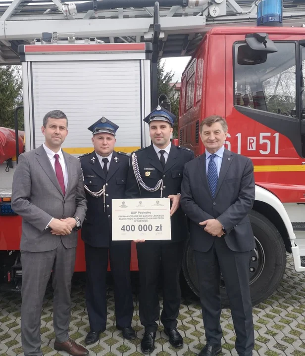 Nowe wozy dla OSP z powiatu sanockiego
