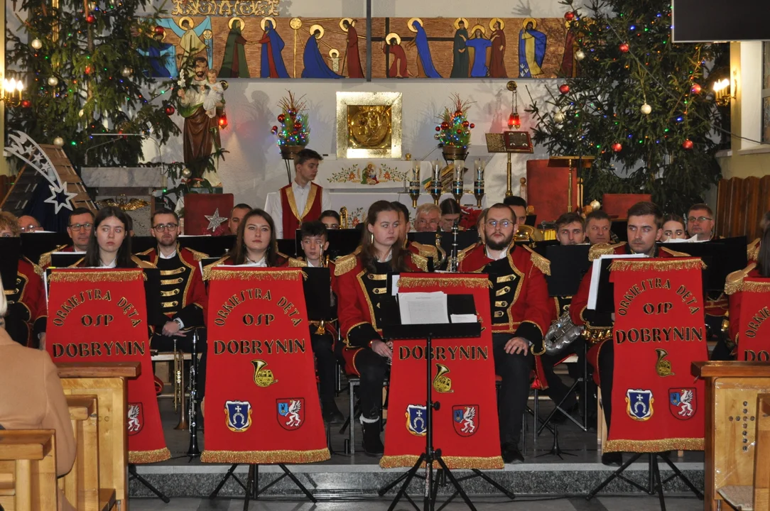 Koncert kolęd Orkiestry Dętej Dobrynin w kościele w Dobryninie