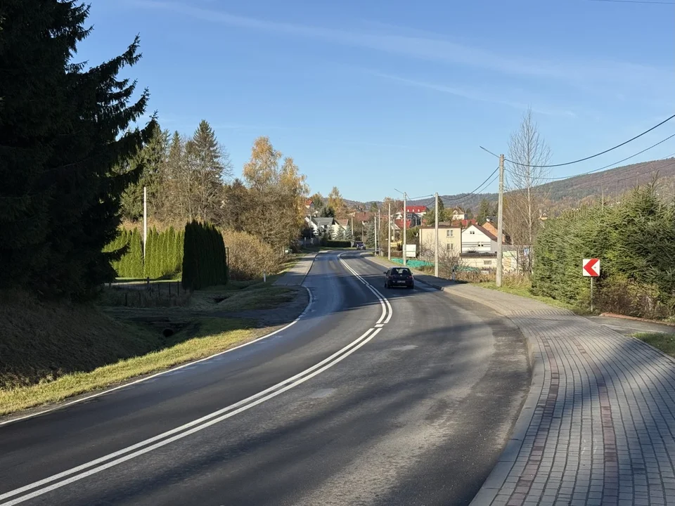 Okolice cmentarza w Ustrzykach Dolnych