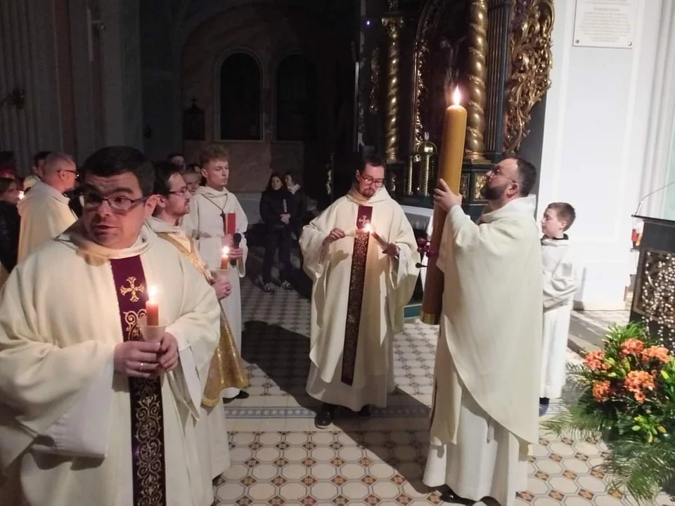 Liturgia Wigilii Paschalnej w Tarnobrzegu