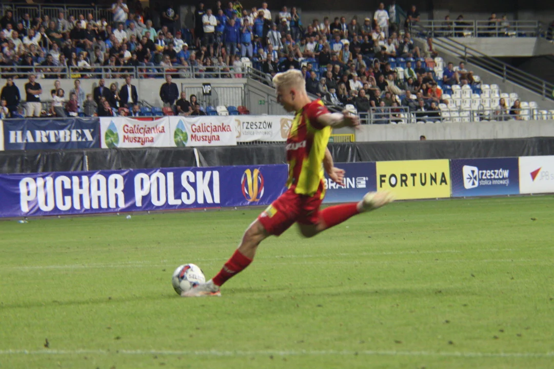 Puchar Polski: Zdecydowały karne. Stal Rzeszów przegrywa w Pucharze Polski z ekstraklasową Koroną Kielce (3-3, 7-8 rz.k)