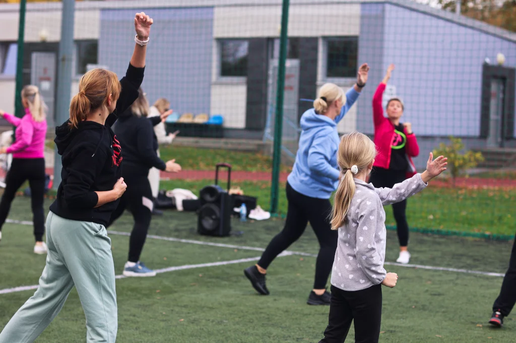 Uczestnicy - Zumba na stadionie Gryf w Mielcu