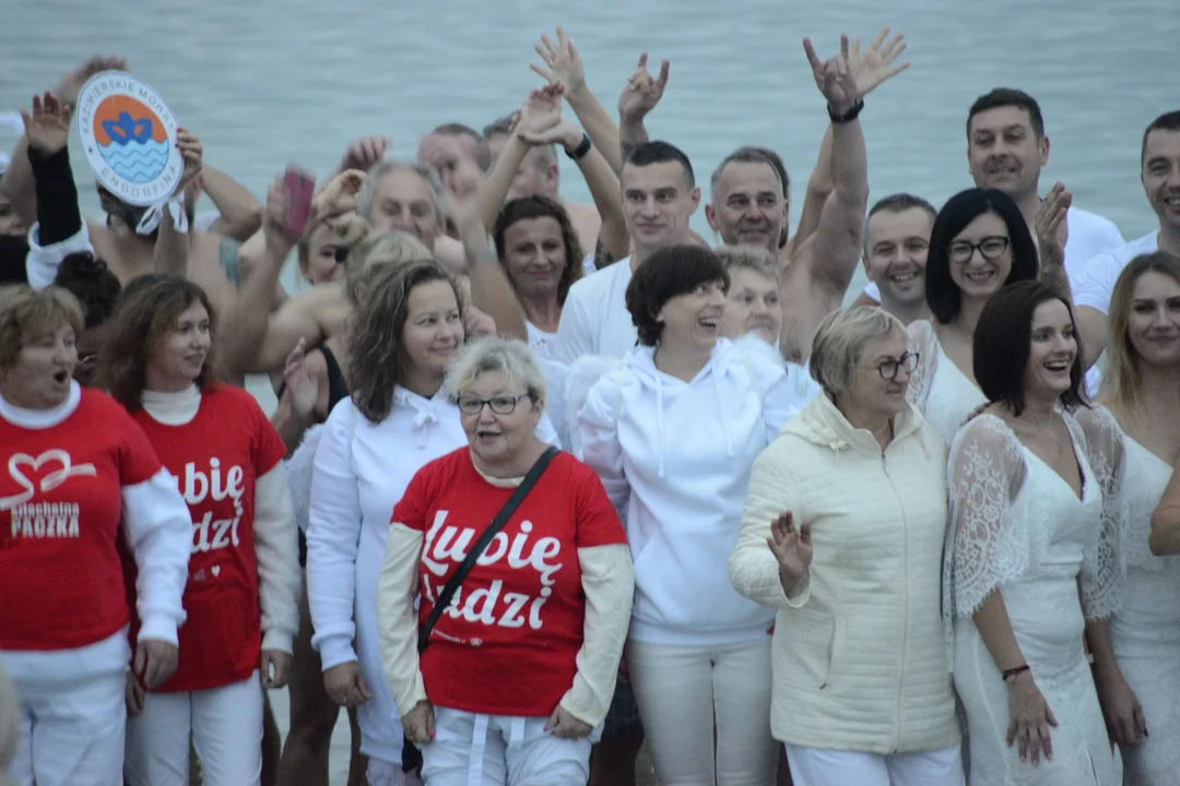 "Jezioro Aniołów" nad Jeziorem Tarnobrzeskim - wejście do wody o wschodzie słońce