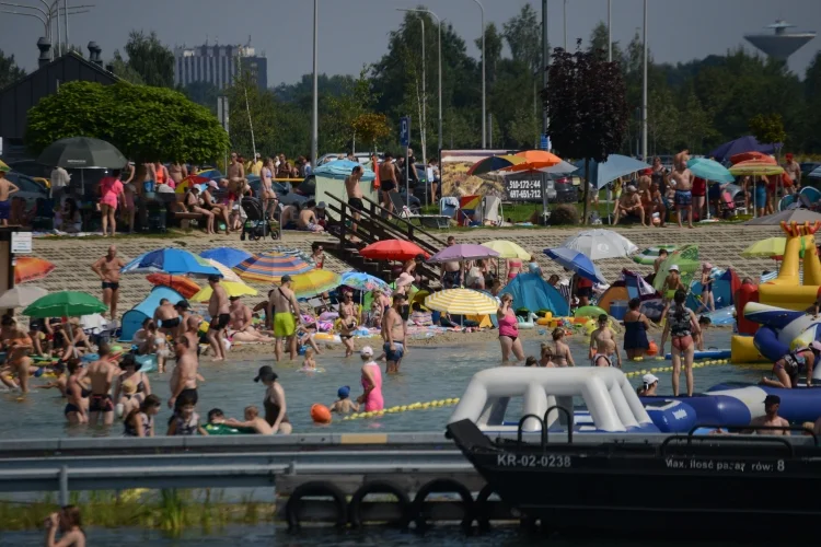 Jezioro Tarnobrzeskie w niedzielne południe