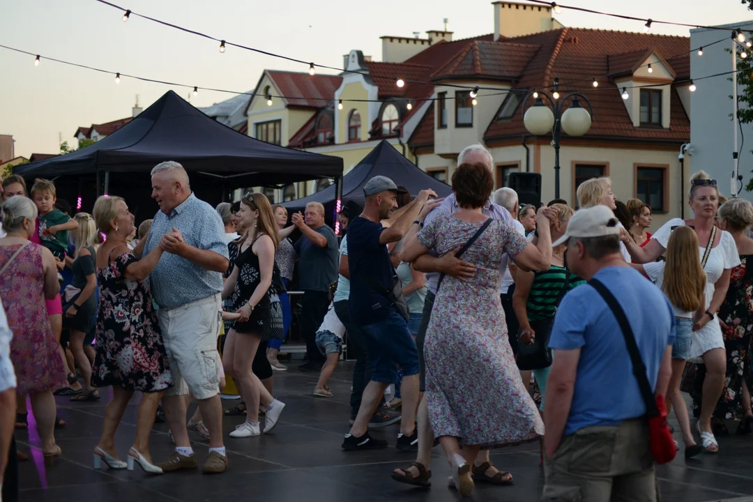 Już w weekend kolejna Tarnobrzeska Potańcówka. Tak było podczas ostatniej edycji [ZDJĘCIA] - Zdjęcie główne