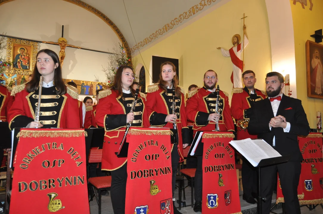 Koncert kolęd Orkiestry Dętej Dobrynin w kościele w Dobryninie