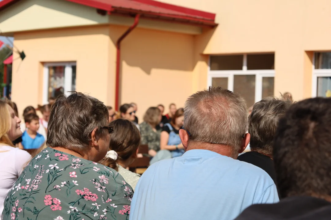 Dziadkowie przyszli oglądać swoje wnuczęta