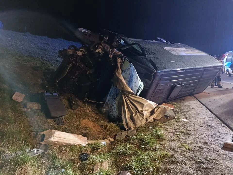 Zderzenie dwóch pojazdów na autostradzie A4 w Woli Wielkiej! 10 osób w szpitalu [ZDJĘCIA] - Zdjęcie główne