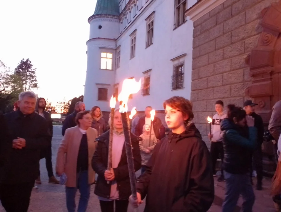 Nocne zwiedzanie  zamku z pochodniami w Baranowie Sandomierskim [ZDJĘCIA, WIDEO] - Zdjęcie główne