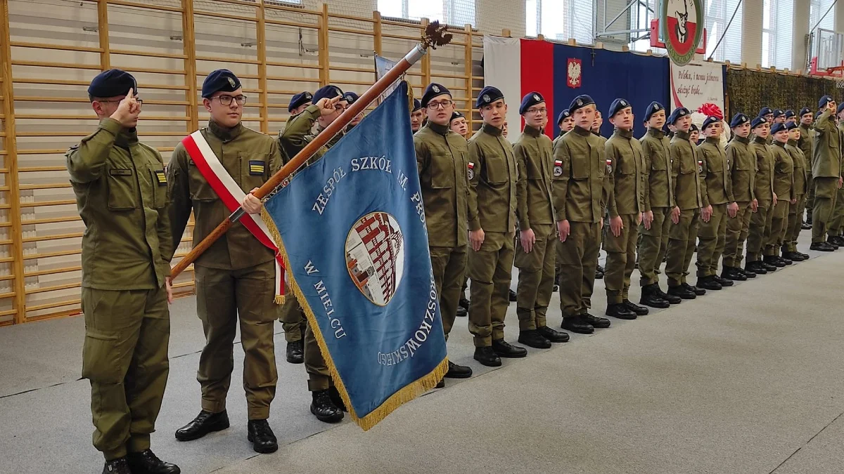 Uczniowie klas wojskowych złożyli ślubowanie [ZDJĘCIA]