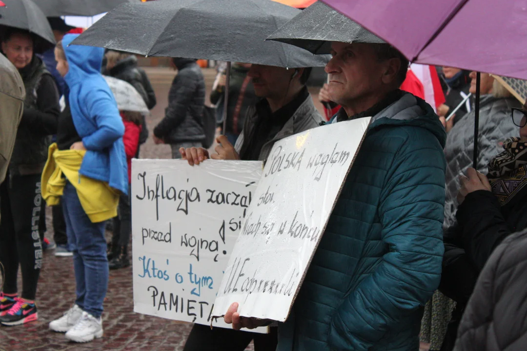 Protest przeciwko inflacji i drożyźnie na Rynku w Rzeszowie - 05.11.2022