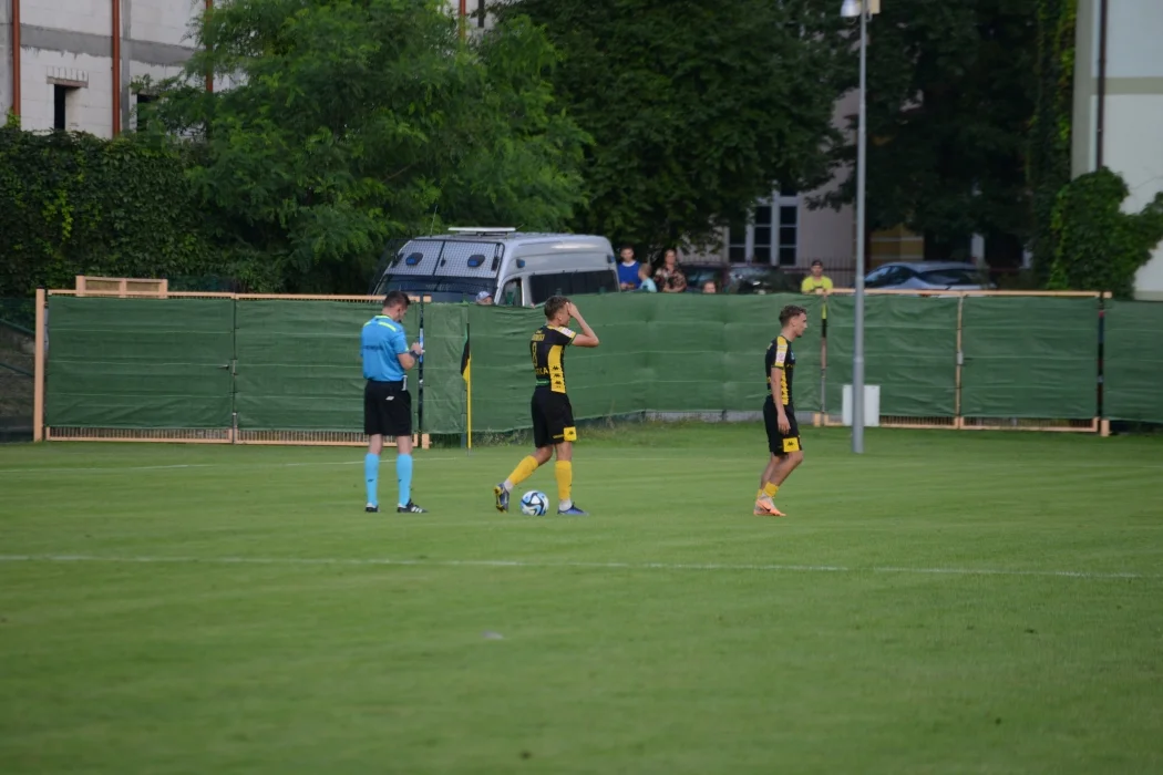 Trzecia liga, grupa 4: Siarka Tarnobrzeg - Garbarnia Kraków 0:0
