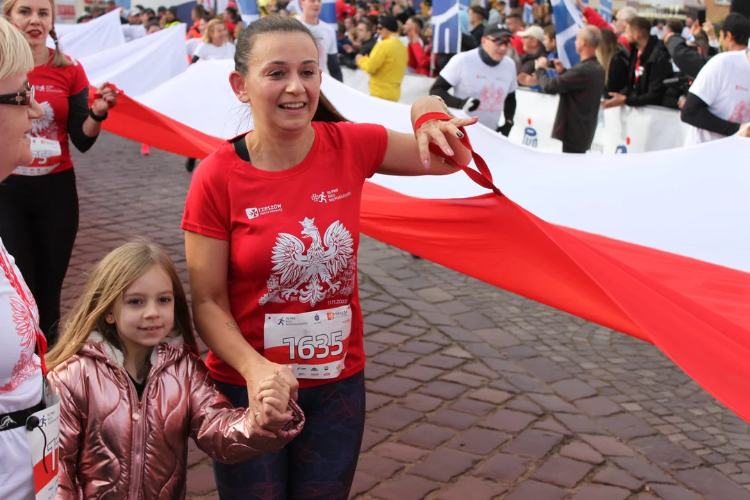 10. PKO Bieg Niepodległości. Szczęśliwi biegacze na mecie