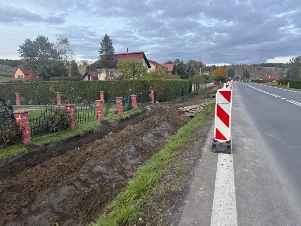 Budowa chodnika w Uhercach Mineralnych