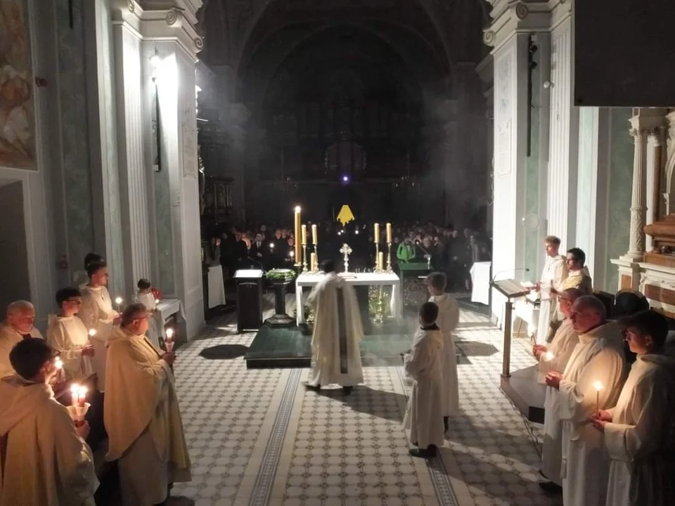 Liturgia Wigilii Paschalnej w Tarnobrzegu