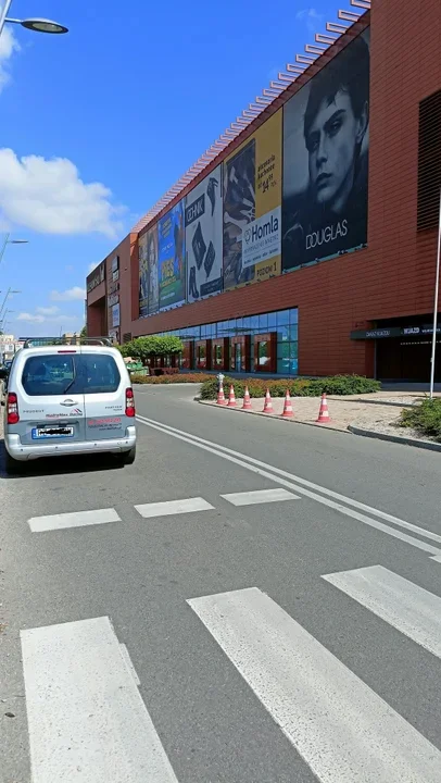 "Wybierzemy inną galerię" Millenium Hall w ogniu krytyki przez płatny parking i aferę z wezwaniami do zapłaty