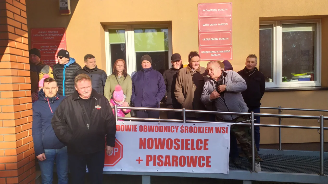 zkańców przeciwko projektowi budowy obwodnicy Miejsca Piastowego