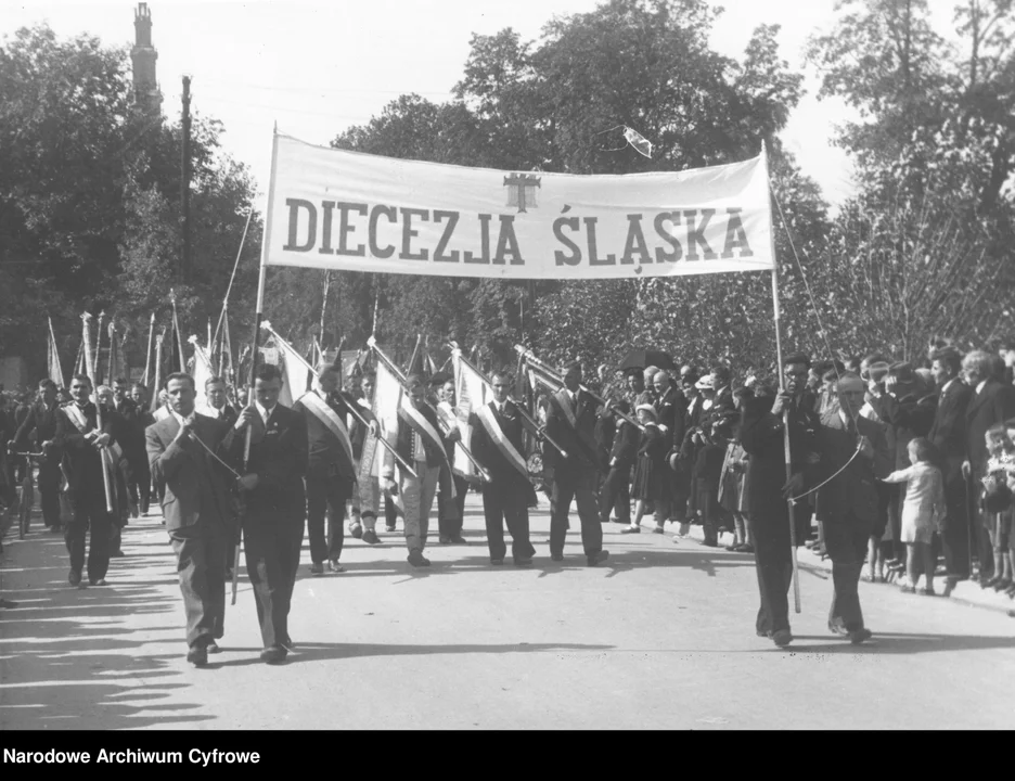 Pielgrzymki na Jasną Górę dawniej. Zobaczcie archiwalne zdjęcia