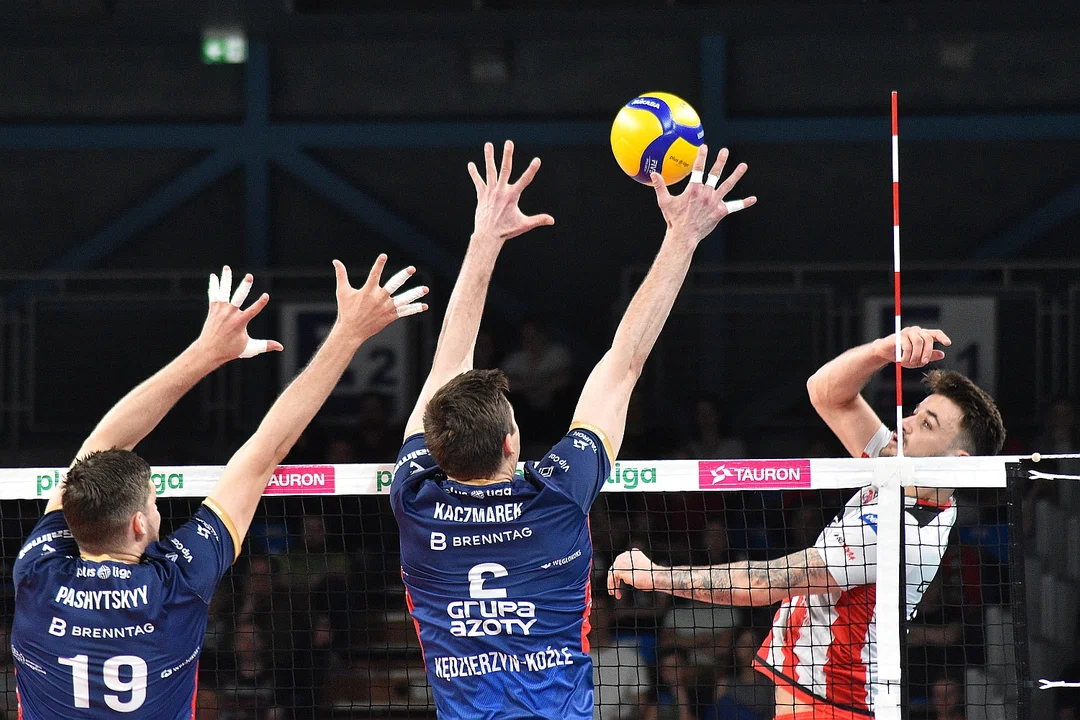 Pierwszy półfinałowy mecz siatkarskiej PlusLigi: Asseco Resovia Rzeszów - Grupa Azoty ZAKSA Kędzierzyn-Koźle (2:3)