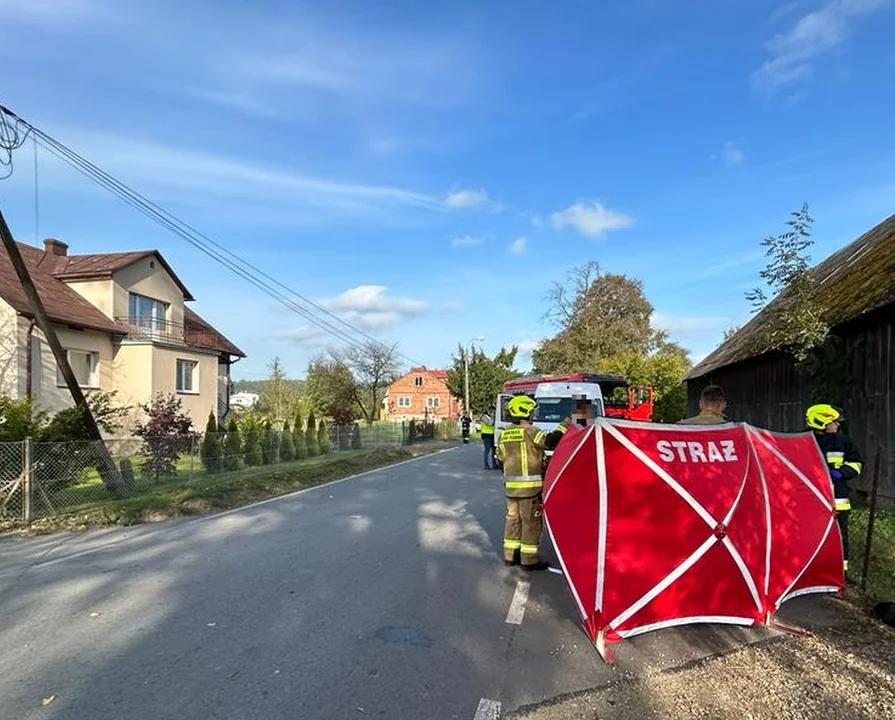 Tragedia w Humniskach. Dwaj chłopcy zostali potrąceni przez samochód. Jeden z nich nie przeżył [ZDJĘCIA] - Zdjęcie główne