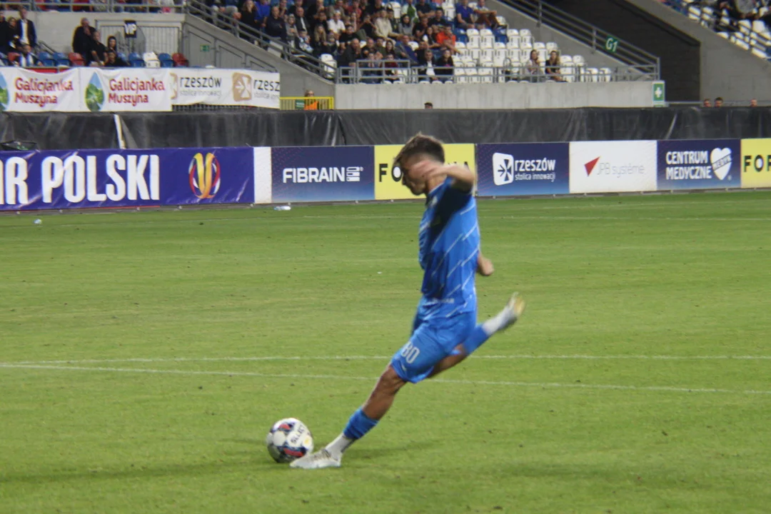 Puchar Polski: Zdecydowały karne. Stal Rzeszów przegrywa w Pucharze Polski z ekstraklasową Koroną Kielce (3-3, 7-8 rz.k)