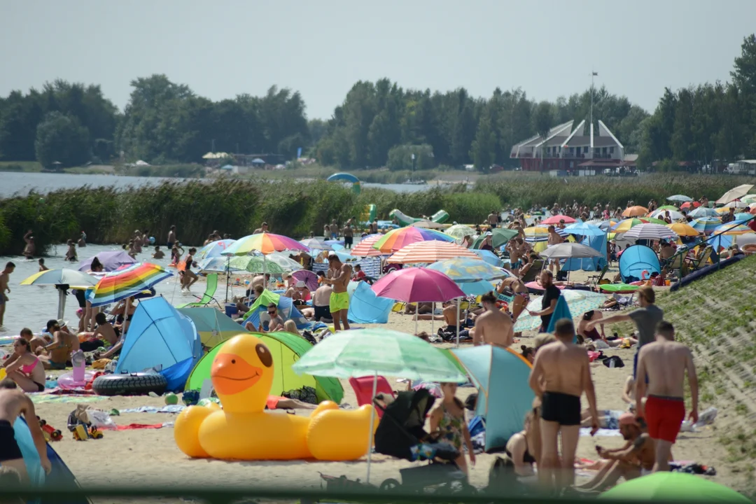 Tłumy nad Jeziorem Tarnobrzeskim - zobacz zdjęcia z sobotniego plażowania