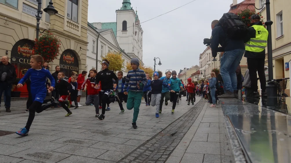 Biegi młodzieżowe 2022 w Rzeszowie. Mnóstwo uczestników [ZDJĘCIA, WIDEO]