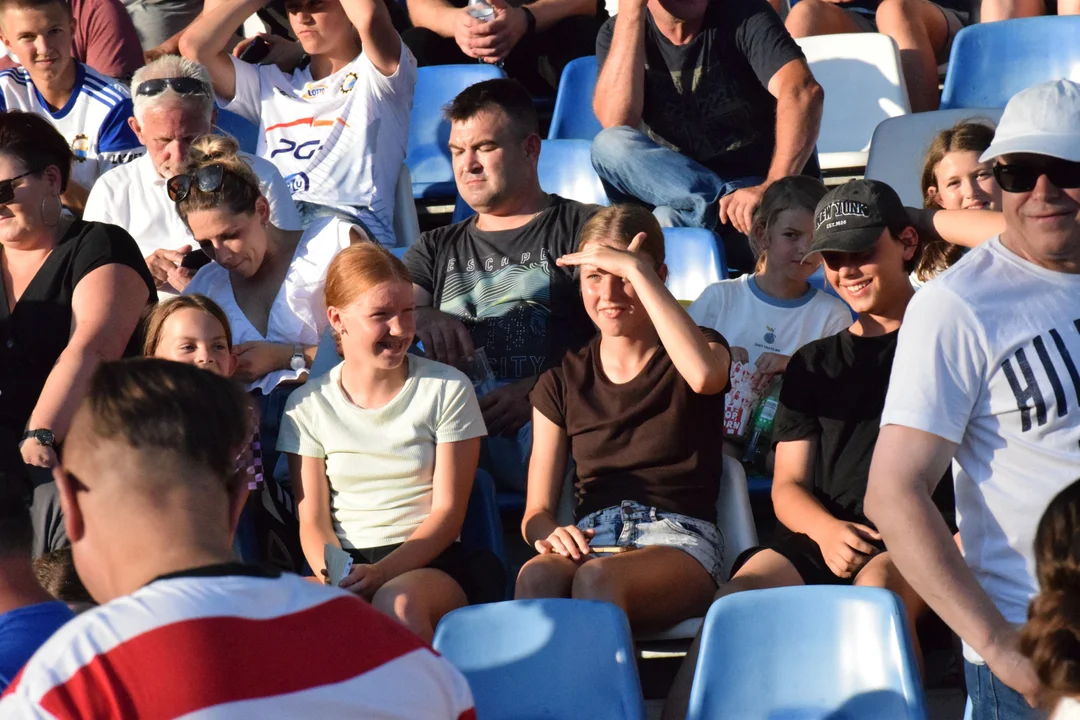 Pełny stadion na Solskiego