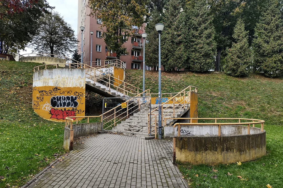 Zamknięte schody na osiedlu Piastów w Rzeszowie. Będą remontowane