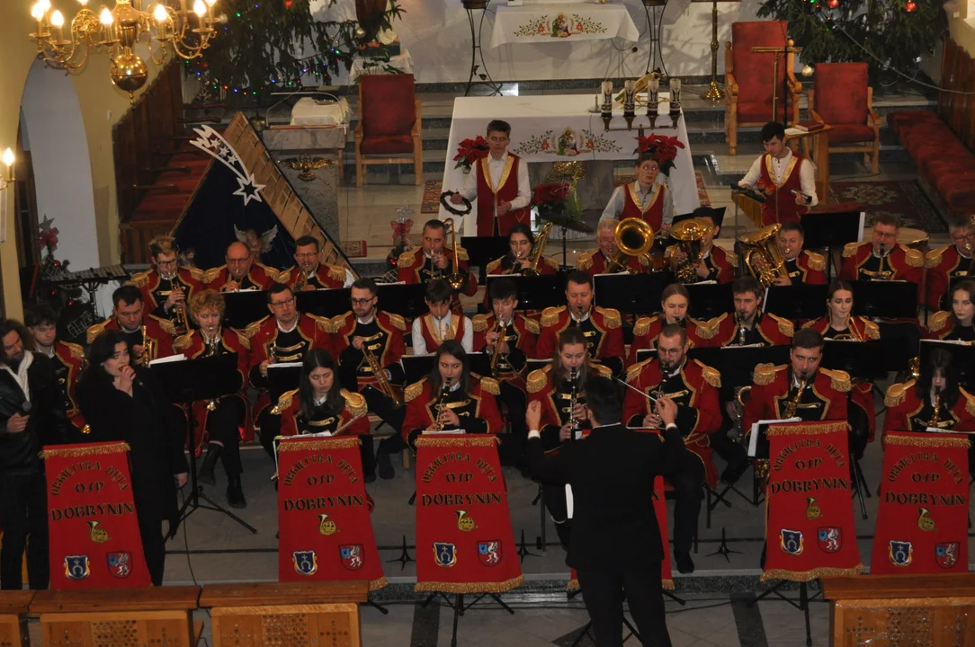 Koncert kolęd Orkiestry Dętej Dobrynin w kościele w Dobryninie