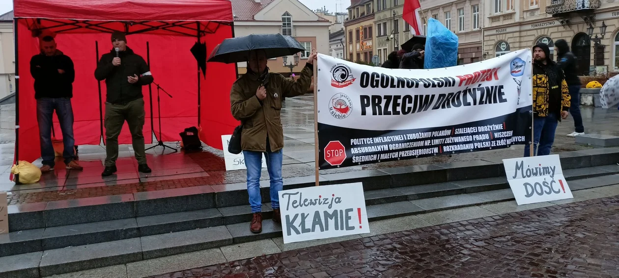 Rz24: Protest przeciwko inflacji i drożyźnie na Rynku w Rzeszowie - 05.11.2022