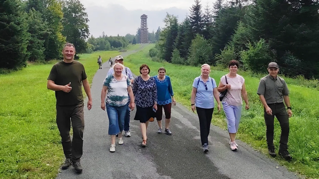 W pobliżu wieży widokowej na Holicy rozpoczął się plener rzeźbiarski. Wydarzenie zorganizowano z okazji 100-lecia Lasów Państwowych [ZDJĘCIA] - Zdjęcie główne