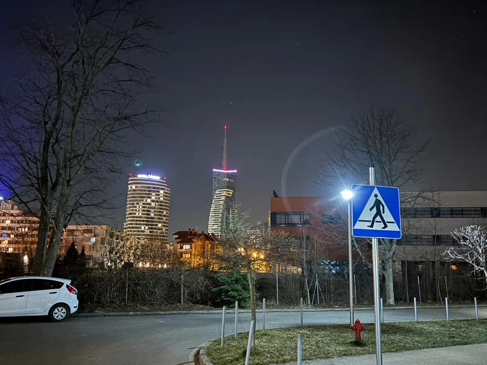 Nowe oświetlenie na najwyższym budynku mieszkalnym w Polsce