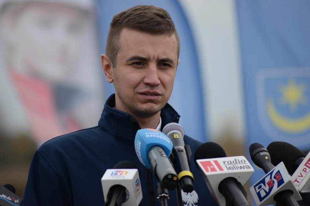 Uroczyste otwarcie obwodnicy Tarnobrzega - pierwsze pojazdy na tej drodze