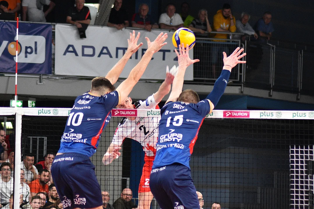 Pierwszy półfinałowy mecz siatkarskiej PlusLigi: Asseco Resovia Rzeszów - Grupa Azoty ZAKSA Kędzierzyn-Koźle (2:3)