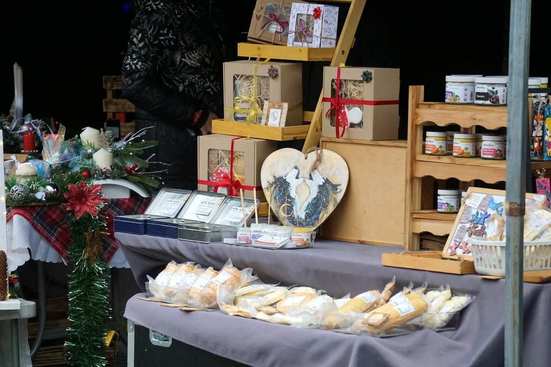 Produkty na jarmarku bożonarodzeniowym w Lesku