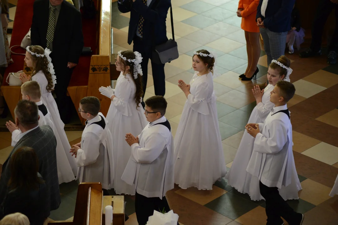 Pierwsza Komunia Święta dzieci ze Szkoły Podstawowej numer 10 w Tarnobrzegu. Parafia Matki Bożej Nieustającej Pomocy