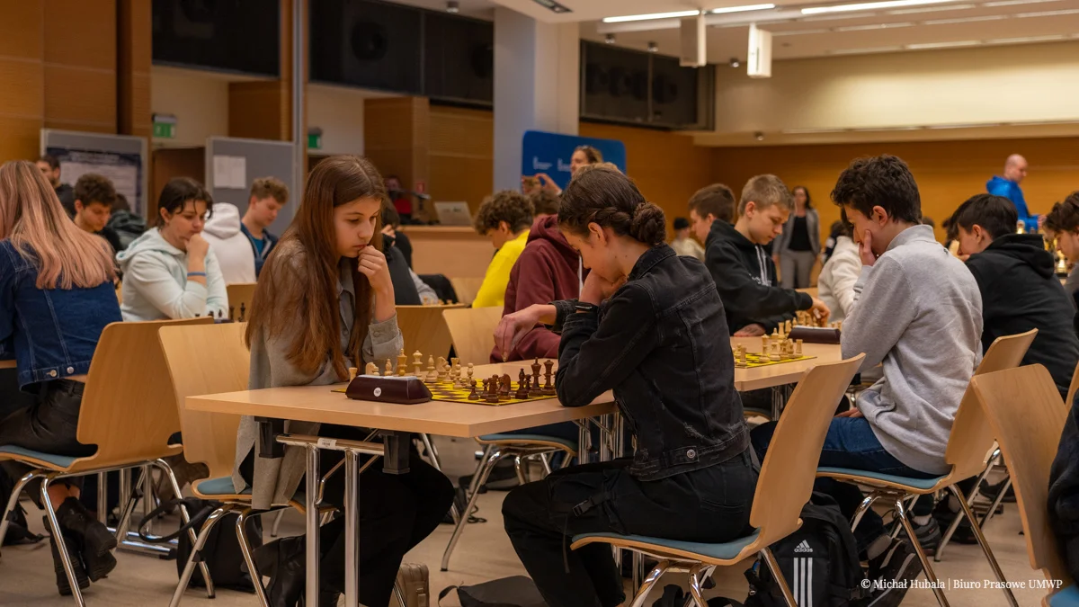 I Politechniczny Turniej Szachowy. Uczniowskie drużyny z całego województwa rywalizowały na szachownicy [ZDJĘCIA] - Zdjęcie główne