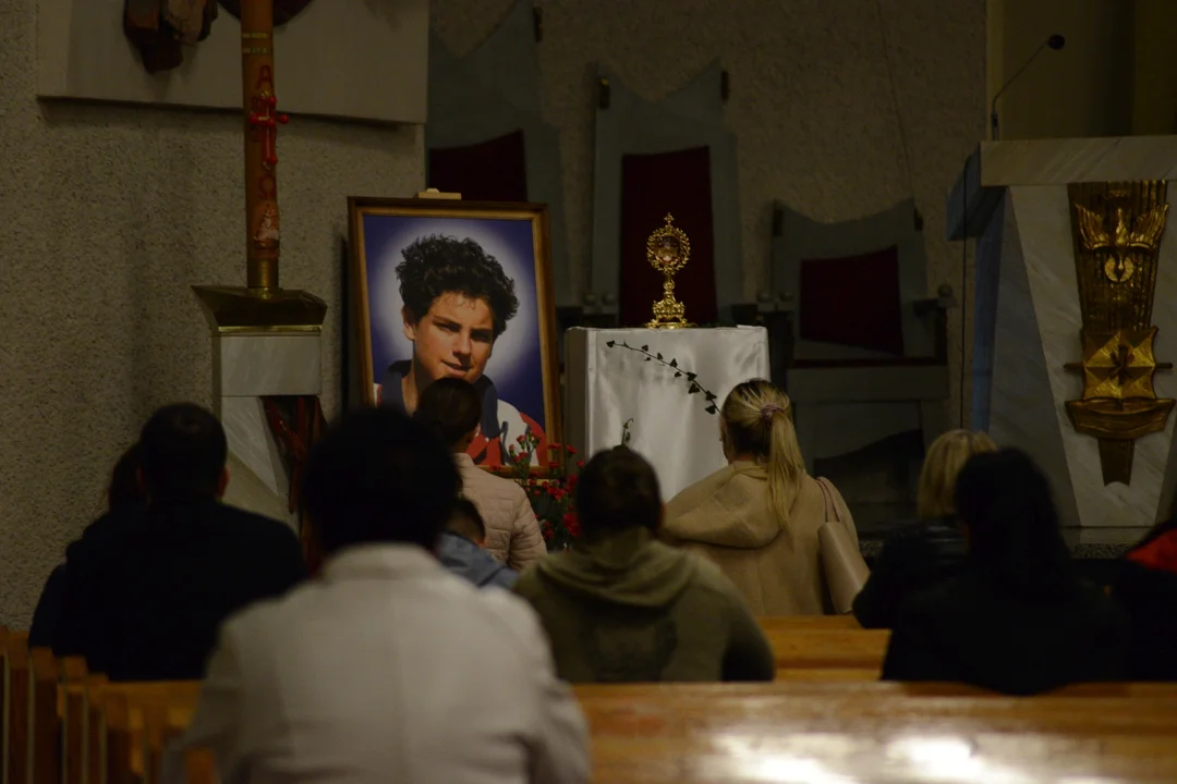 Relikwie bł. Carlo Acutisa, jednego z patronów Światowych Dni Młodzieży, w Parafii Św. Barbary w Tarnobrzegu