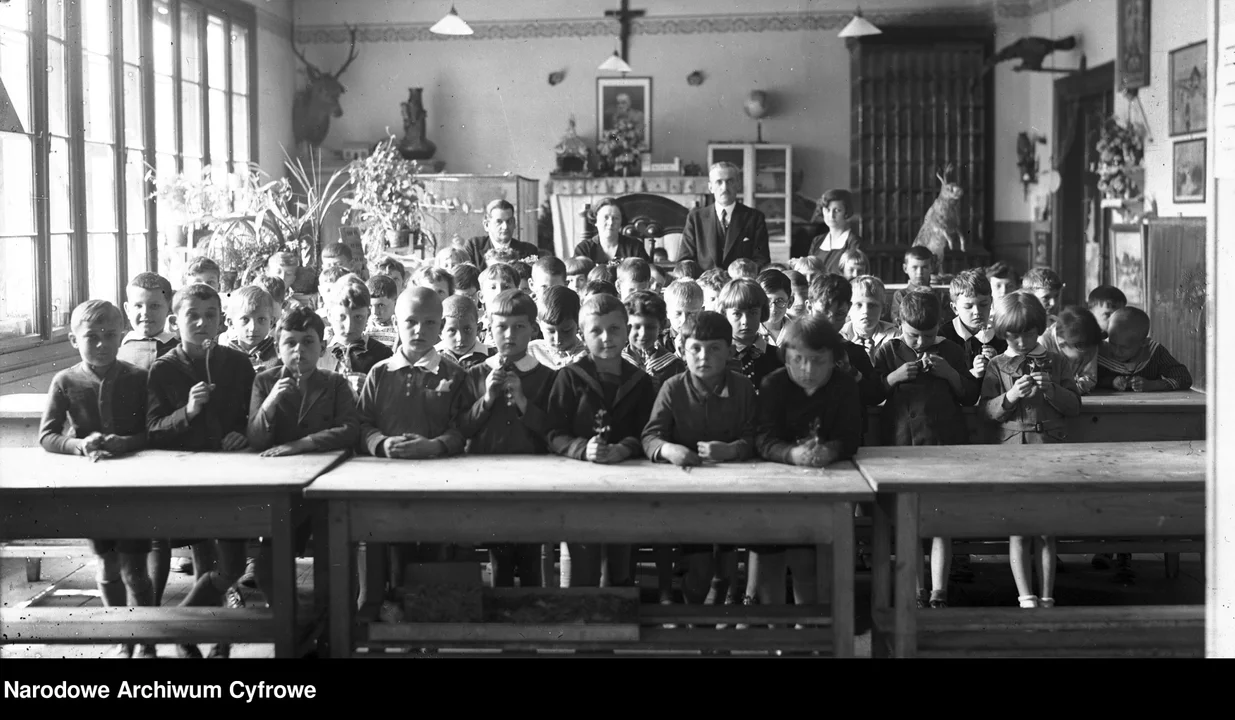 Szkoła przed drugą wojną światową i w okresie Polski Ludowej. Zobaczcie niesamowite fotografie [ZDJĘCIA] - Zdjęcie główne