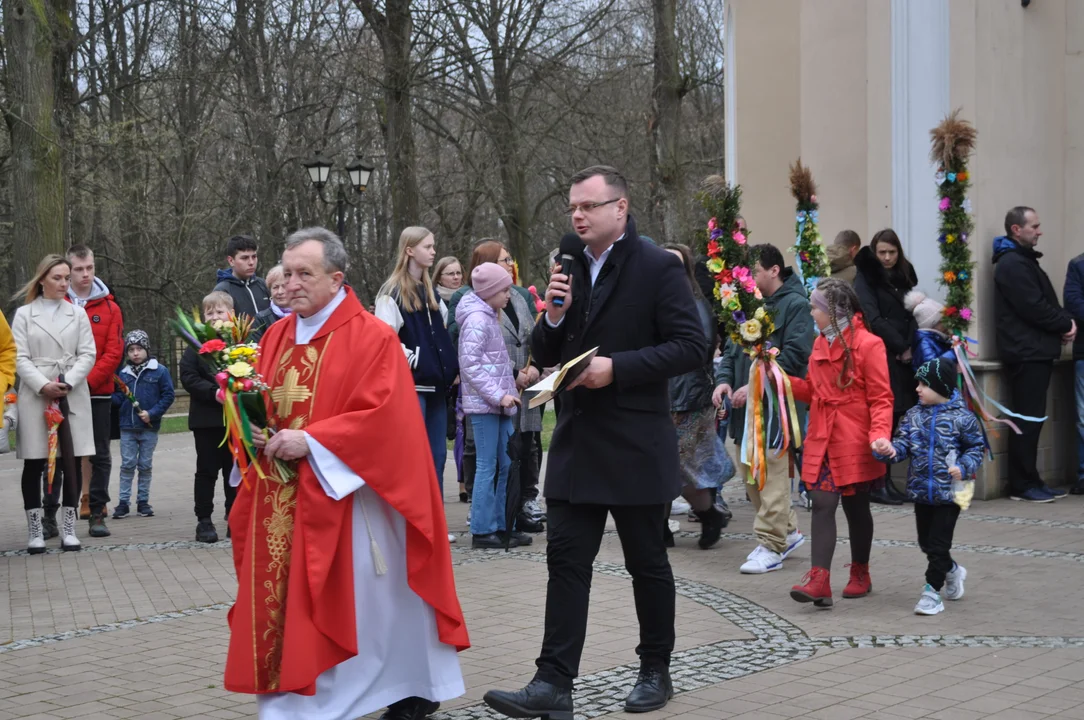 Parafianie w Przecławiu świętowali z pięknymi palmami własnego wykonania