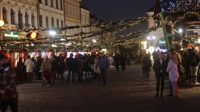 Świąteczne Miasteczko w Rzeszowie w sobotni wieczór [ZDJĘCIA, WIDEO]