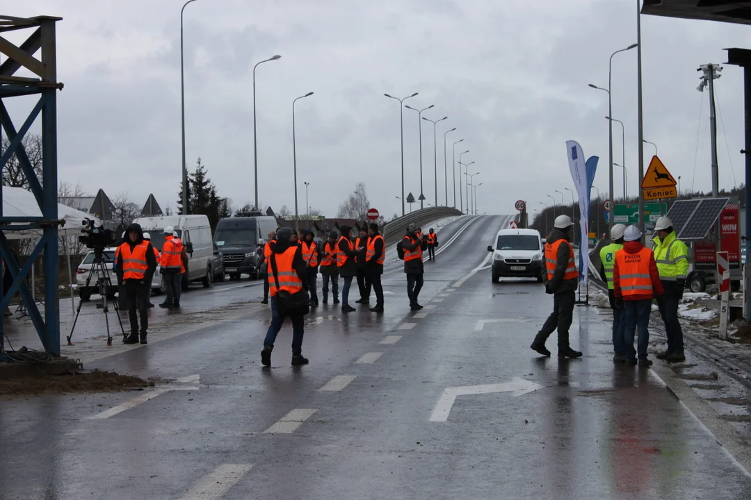 Budowa wiaduktu na drodze krajowej nr 9 Rzeszów - Warszawa. Połączenie kolejowe z Rzeszowa do Jasionki