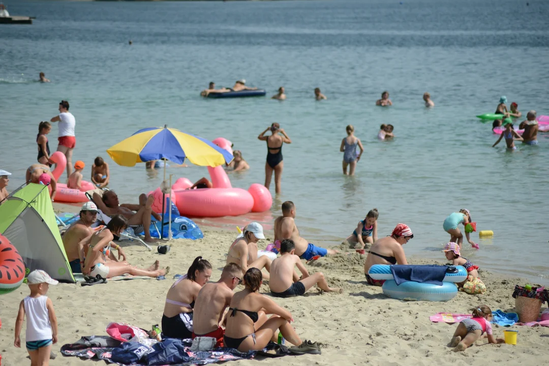 Tłumy nad Jeziorem Tarnobrzeskim - zobacz zdjęcia z sobotniego plażowania