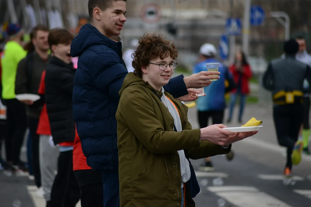 16. PKO Półmaraton Rzeszowski oraz 8. PKO Sztafeta Półmaratońska w Rzeszowie - dużo zdjęć z trasy i mety