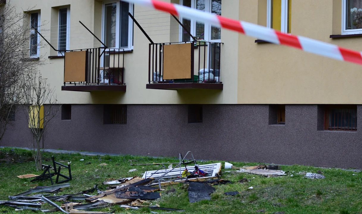Policja i prokuratura o pożarze mieszkania w bloku w Kolbuszowej. Ofiarę zidentyfikowała rodzina - Zdjęcie główne