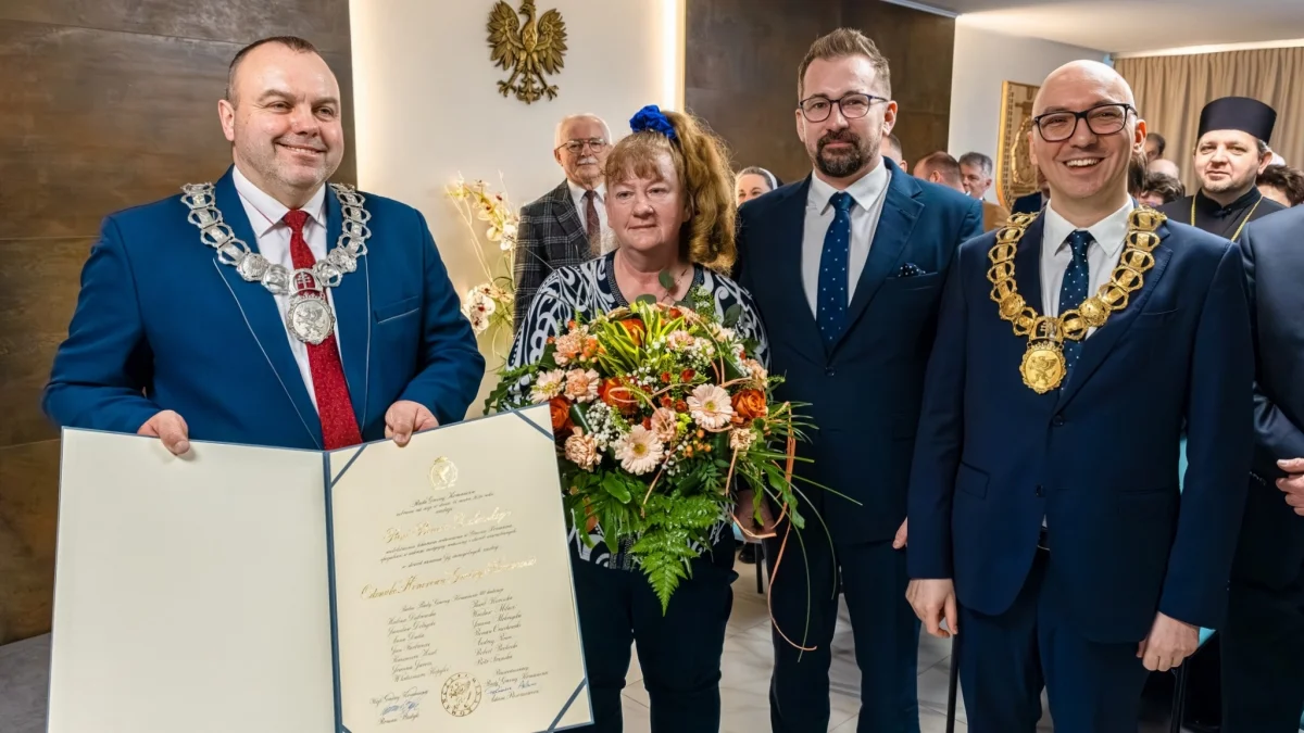 Zasłużeni dla Gminy Komańcza. Podczas uroczystej sesji wręczono odznaki [ZDJĘCIA] - Zdjęcie główne